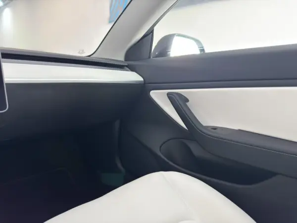Tesla Model 3 31
