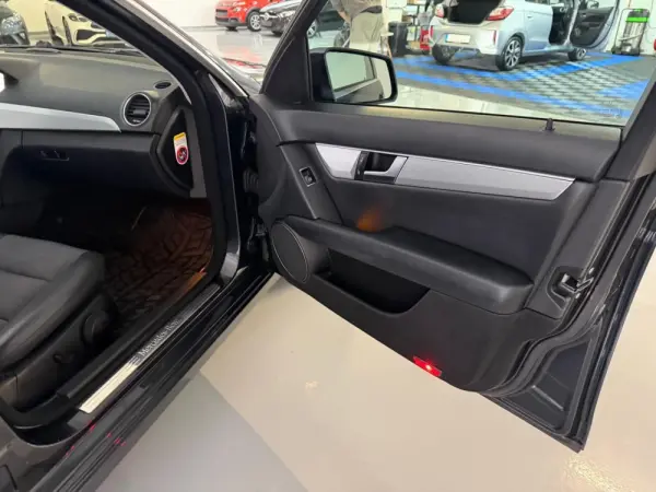 Mercedes-Benz C 220 d Exclusive 23