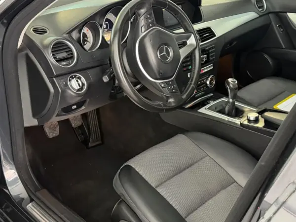 Mercedes-Benz C 220 d Exclusive 26