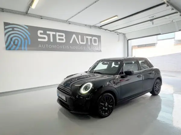 MINI 5 Portas Cooper Auto 4
