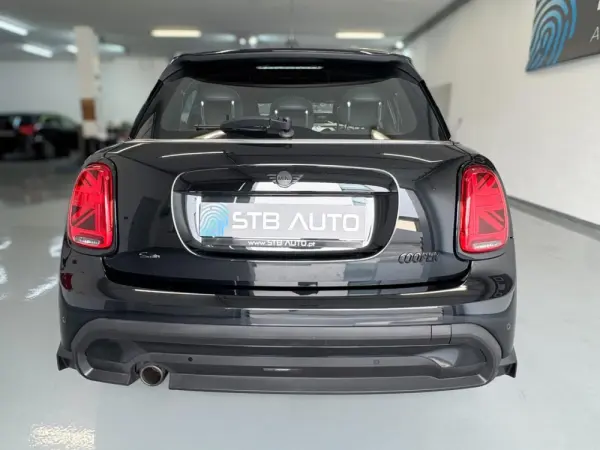 MINI 5 Portas Cooper Auto 13