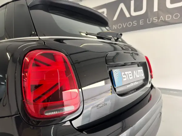 MINI 5 Portas Cooper Auto 14