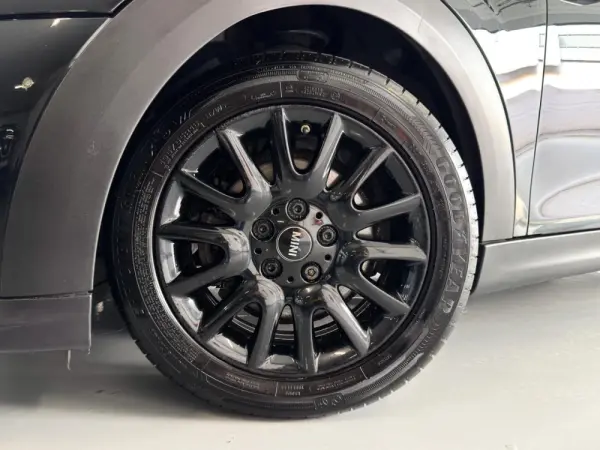 MINI 5 Portas Cooper Auto 17