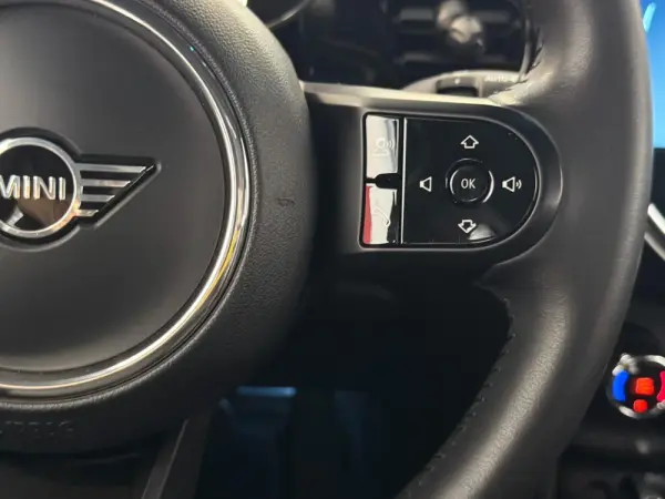 MINI 5 Portas Cooper Auto 23