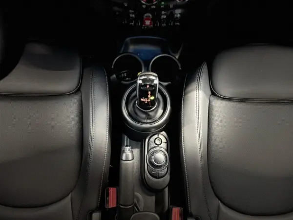 MINI 5 Portas Cooper Auto 27