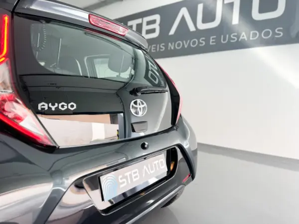 Toyota Aygo 1.0 X-Play Plus MM 4