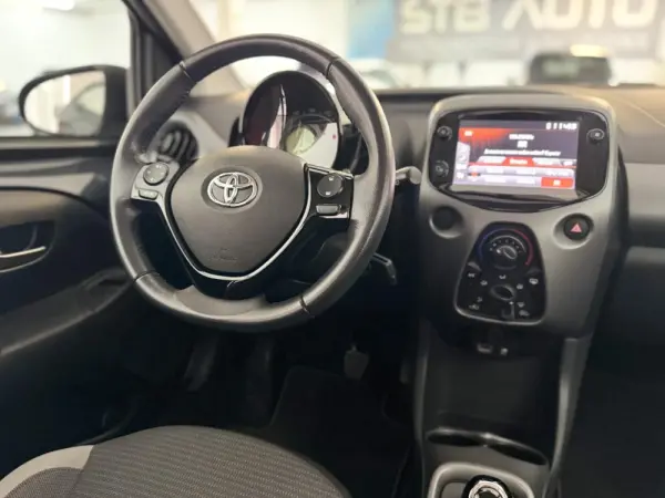 Toyota Aygo 1.0 X-Play Plus MM 7