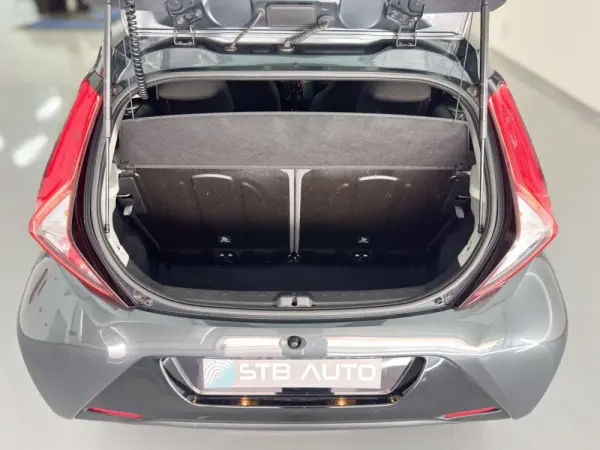 Toyota Aygo 1.0 X-Play Plus MM 9