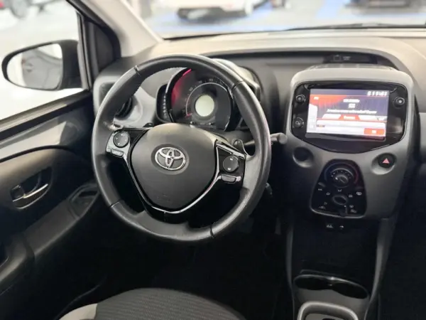 Toyota Aygo 1.0 X-Play Plus MM 28