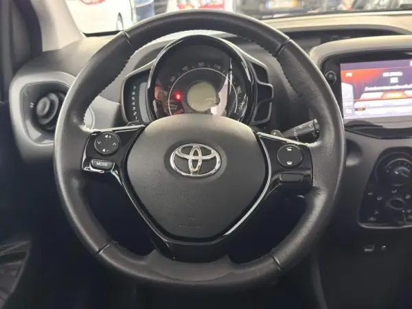 Toyota Aygo 1.0 X-Play Plus MM 27