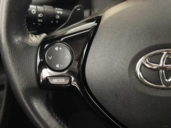 Toyota Aygo 1.0 X-Play Plus MM 32
