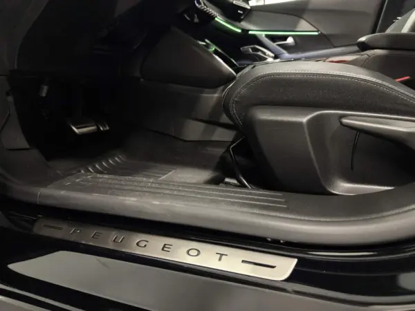 Peugeot 2008 1.2 PureTech GT Pack EAT8 37