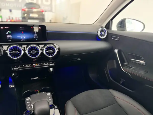 Mercedes-Benz A 250 e AMG Line 6