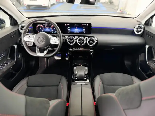 Mercedes-Benz A 250 e AMG Line 5