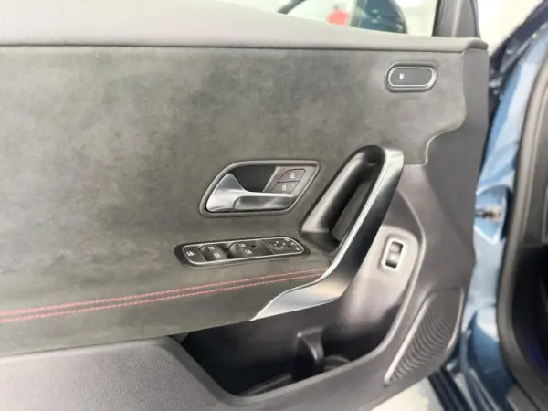 Mercedes-Benz A 250 e AMG Line 30
