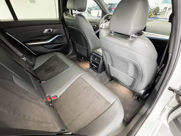 BMW 320 e Touring xDrive Auto Sport 7