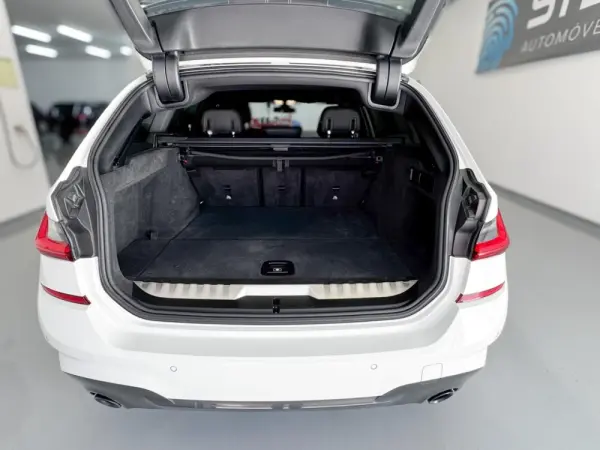 BMW 320 e Touring xDrive Auto Sport 9