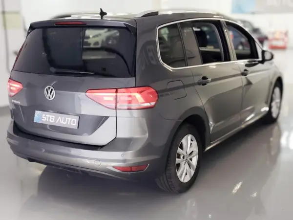 Volkswagen Touran 1.6 TDI Highline 2
