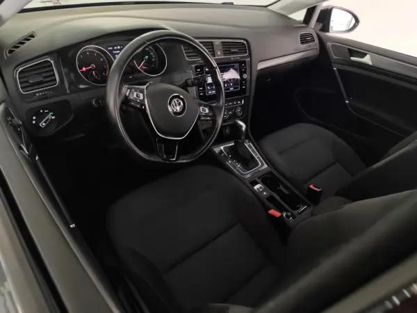 Volkswagen Golf 1.0 TSI Confortline DSG 5