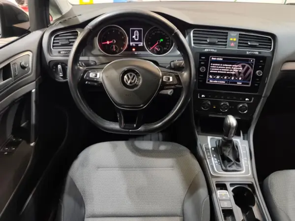 Volkswagen Golf 1.0 TSI Confortline DSG 8