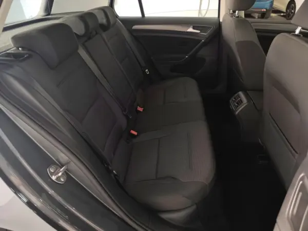 Volkswagen Golf 1.0 TSI Confortline DSG 9