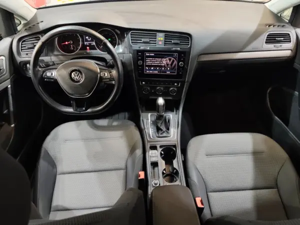 Volkswagen Golf 1.0 TSI Confortline DSG 10