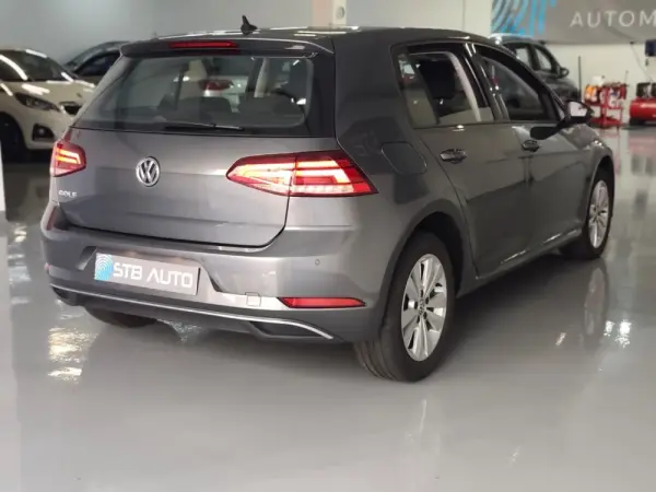 Volkswagen Golf 1.0 TSI Confortline DSG 21