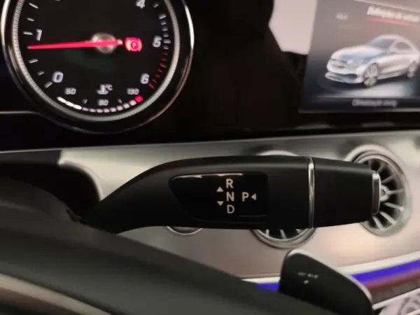 Mercedes-Benz E 220 21