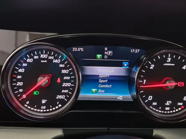 Mercedes-Benz E 220 26