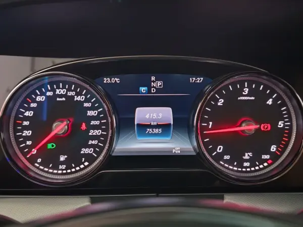 Mercedes-Benz E 220 29