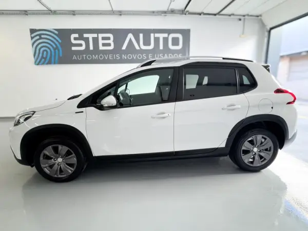 Peugeot 2008 1.2 PureTech Signature 3