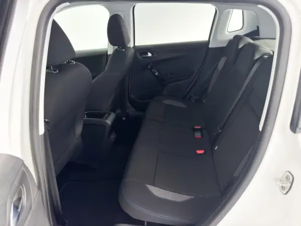 Peugeot 2008 1.2 PureTech Signature 9