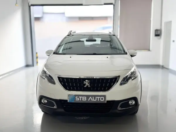 Peugeot 2008 1.2 PureTech Signature 11