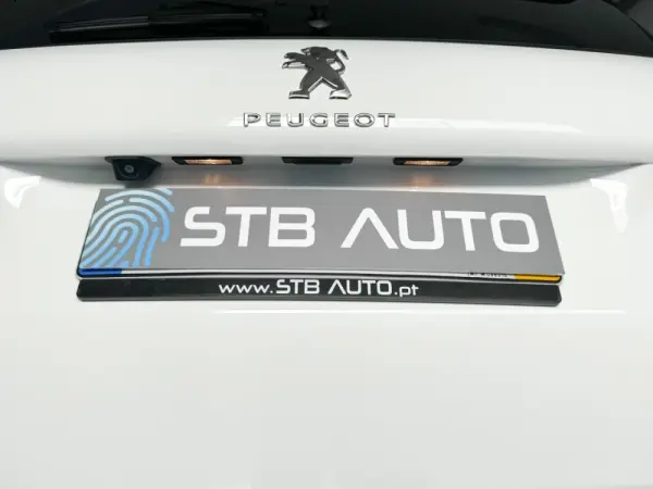 Peugeot 2008 1.2 PureTech Signature 15