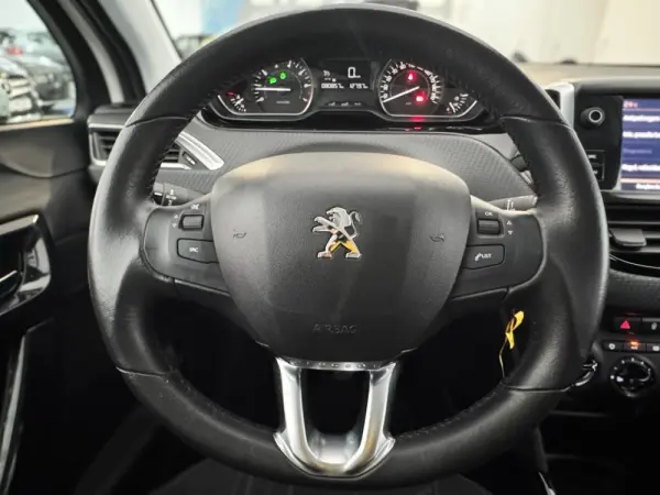 Peugeot 2008 1.2 PureTech Signature 18
