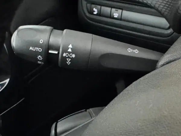 Peugeot 2008 1.2 PureTech Signature 21