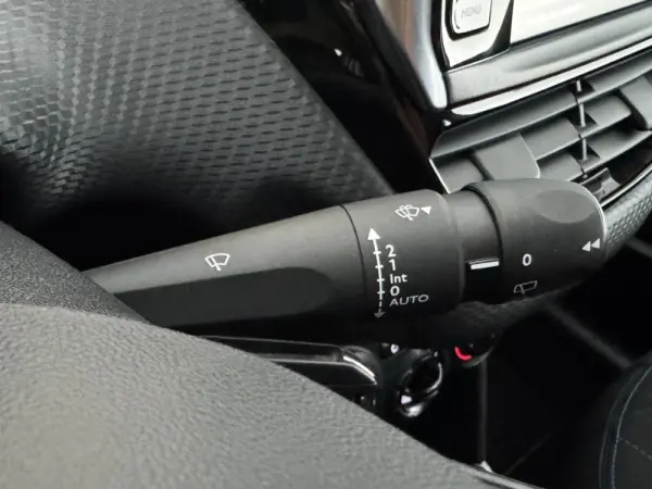 Peugeot 2008 1.2 PureTech Signature 22