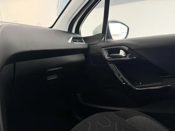 Peugeot 2008 1.2 PureTech Signature 24