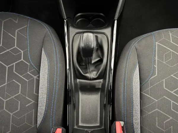 Peugeot 2008 1.2 PureTech Signature 26