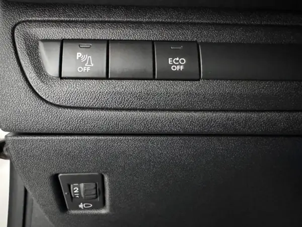Peugeot 2008 1.2 PureTech Signature 27