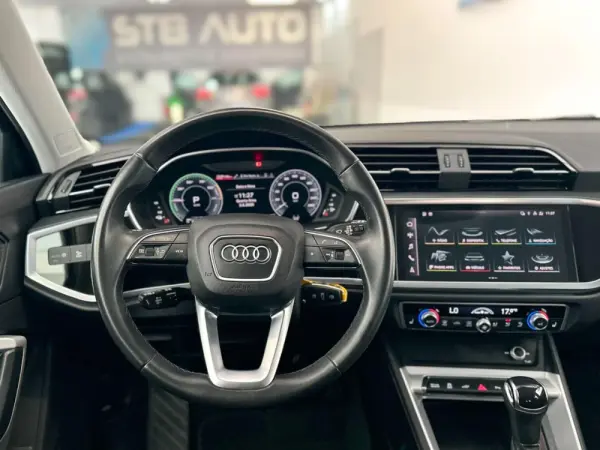 Audi Q3 Sportback 45 TFSIe S tronic 10