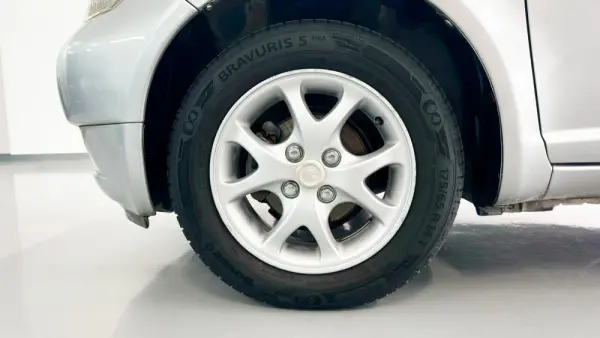 Toyota Yaris 1.0 Sol 23