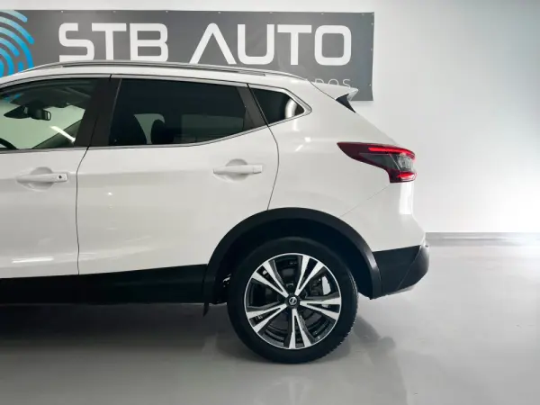 Nissan Qashqai 1.3 DIG-T N-Connecta DCT 18