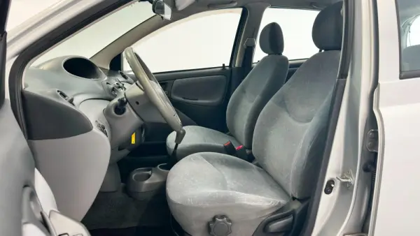 Toyota Yaris 1.0 Sol 7