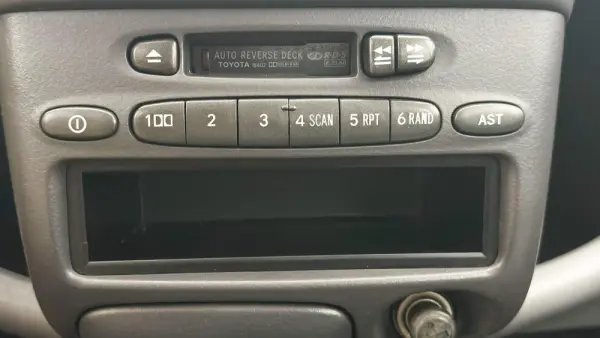 Toyota Yaris 1.0 Sol 17
