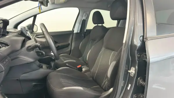 Peugeot 208 1.4 HDi Active 5