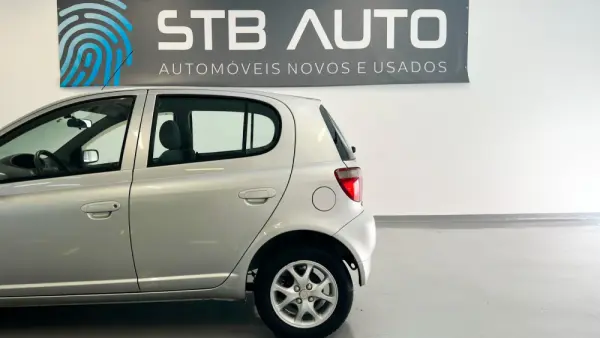 Toyota Yaris 1.0 Sol 4
