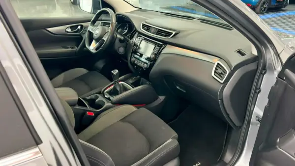 Nissan Qashqai 1.3 DIG-T N-Connecta J18 37