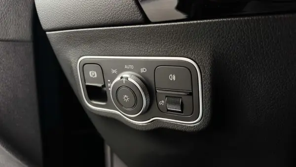 Mercedes-Benz GLA 250 e Progressive 33