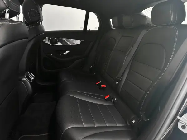 Mercedes-Benz GLC 300 de Coupé 4Matic 13